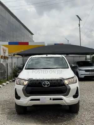 New Toyota Hilux 2025 White