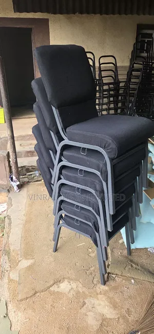 Black Simple Office Chair With Gray Frame.