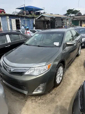 Toyota Camry XLE 4dr Sedan (2.5L 4cyl 6A) 2014 Green