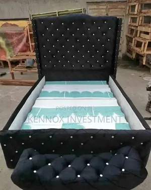 Quality 4 Half By6 Button Bed With Ottoman