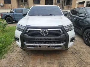 Toyota Hilux 2024 White