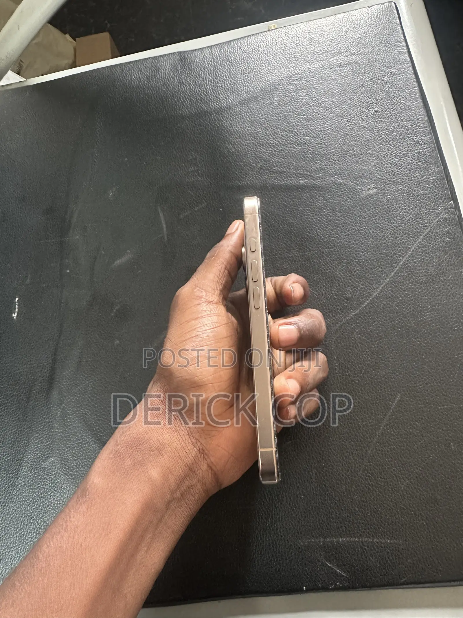 Apple iPhone 16 Pro 128 GB Gold