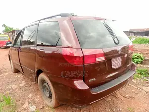 Toyota Sienna 2005 Burgandy