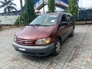 Toyota Sienna 2002 Red