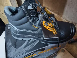 Tiger Master Composite Safety Boot