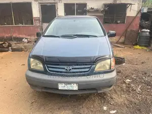 Toyota Sienna 2000 Blue
