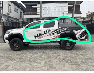 Hilux Body Sticker+023