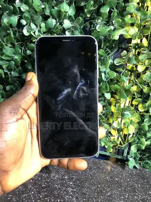 Apple iPhone XR 64 GB White