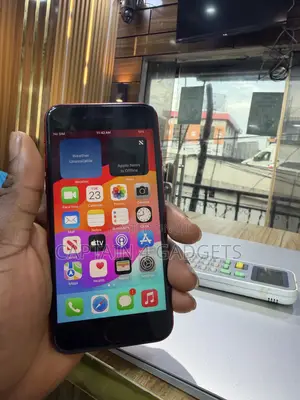 Apple iPhone SE (2022) 64 GB Red