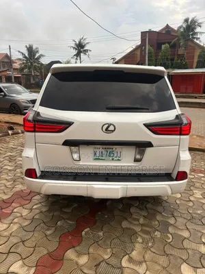 Lexus LX 570 AWD 2016 White