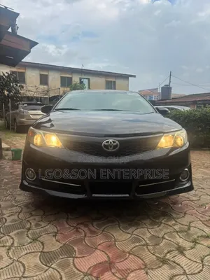 Toyota Camry SE 4dr Sedan (3.5L 6cyl 6A) 2014 Black