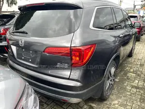 Honda Pilot Elite 4dr AWD (3.5L 6cyl 9A) 2016 Gray