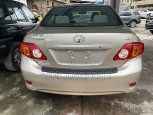 Toyota Corolla LE 4dr Sedan (1.8L 4 cyl 4A) 2009 Gold