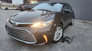 Toyota Avalon XLE Sedar FWD (3.5L 6cyl 6A) 2013 Burgundy