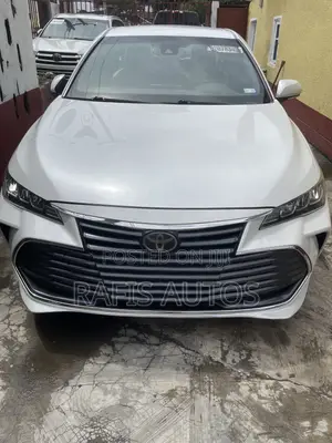 Toyota Avalon XLE FWD Sedan (3.5L V6 8A) 2019 White