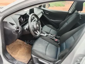 Toyota Yaris 1.5 Sedan XLE 2020 White