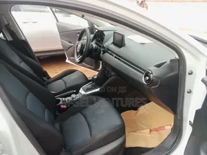 Toyota Yaris 1.5 Sedan XLE 2020 White