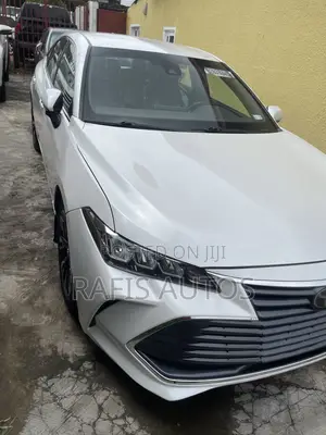 Toyota Avalon XLE FWD Sedan (3.5L V6 8A) 2019 White