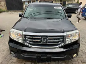 Honda Pilot Touring w/RES/Navi 4WD (3.5L 6cyl 5A) 2012 Black