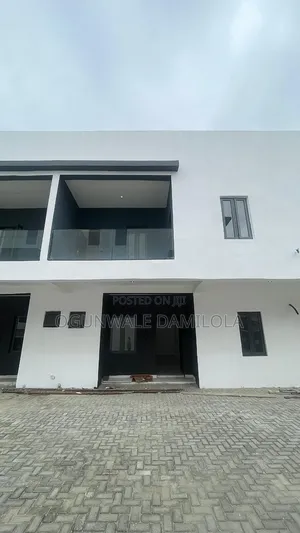 4bdrm Townhouse/Terrace in Ikota Gra for sale