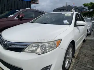 Toyota Camry XLE 4dr Sedan (2.5L 4cyl 6A) 2013 White