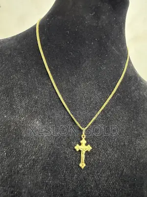 Italy 750 Pure 18karat Gold With Crucifix