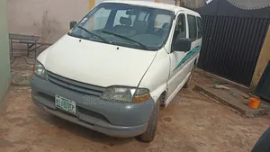 Toyota HiAce 2004 White