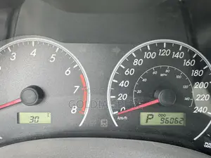 Toyota Corolla LE 4dr Sedan (1.8L 4cyl 4A) 2010 Silver