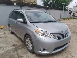 Toyota Sienna 2011 Gray