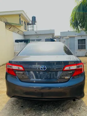 Toyota Camry LE 4dr Sedan (2.5L 4cyl 6A) 2013 Gray