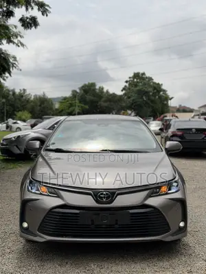 Toyota Corolla XLE 2021 Brown