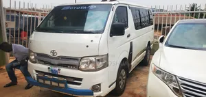 Toyota HiAce 2013 White