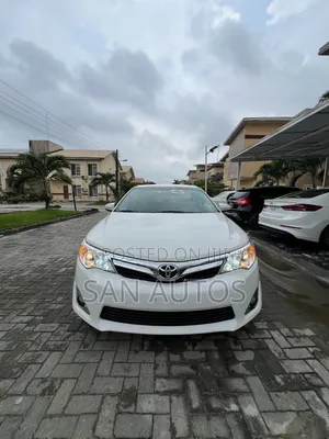 Toyota Camry LE 4dr Sedan (2.5L 4cyl 6A) 2012 White