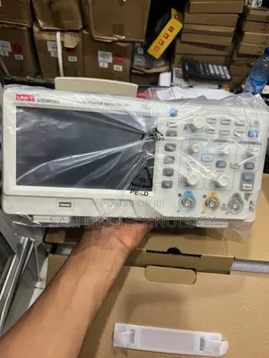 Uni-t Utd207cl 70 Mhz Digital Oscilloscope