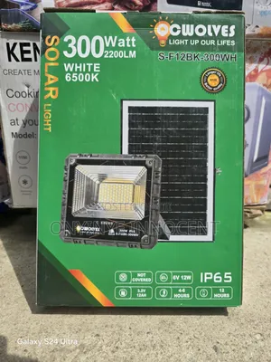 Cwolves 300w Solar Flood Light Super Bright Outdoor Security Light