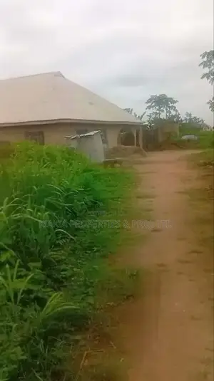 A Plot With 1000 Blocks in Moniya Ibadan