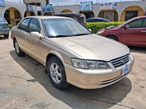 Toyota Camry LE 4dr Sedan (2.4L 4cyl 5M) 2002 Gold