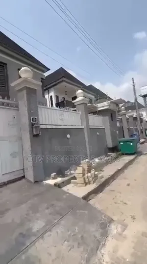 Furnished 5bdrm Duplex in Chevron for sale