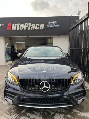 Mercedes-Benz E300 2018 Blue