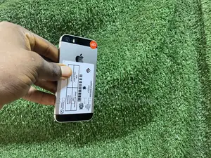 Apple iPhone SE 16 GB Black
