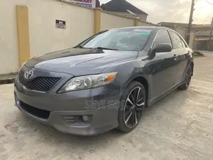 Toyota Camry SE V6 4dr Sedan (3.5L 6cyl 6A) 2011 Gray