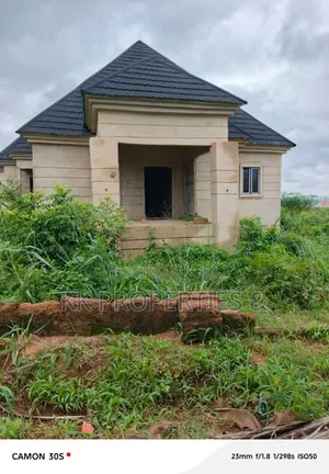 4bdrm Bungalow in Aniocha South for sale