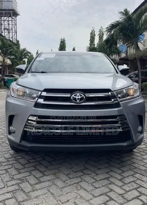 Toyota Highlander LE Plus 4dr SUV AWD (3.5L 6cyl 6A) 2015 Silver