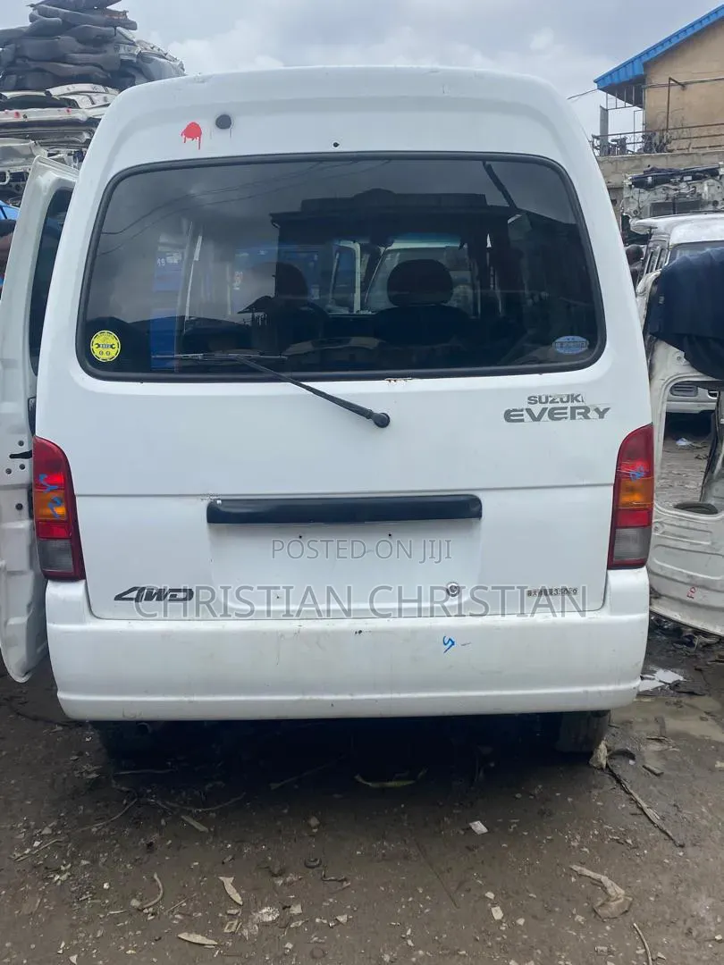 Toyota HiAce 2012