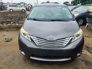 Toyota Sienna XLE AWD 7-Passenger 2013 Gray