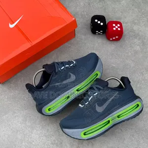 Nike Vomero Sneakers