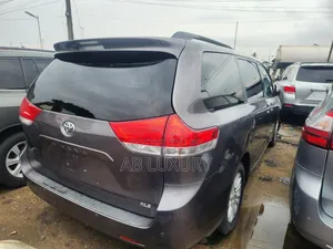 Toyota Sienna XLE 7 Passenger 2012 Gray