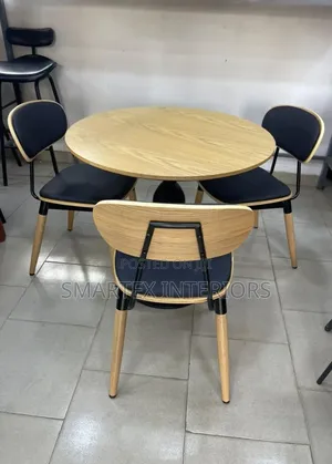 Classic Design Wooden Top Table With Chairs
