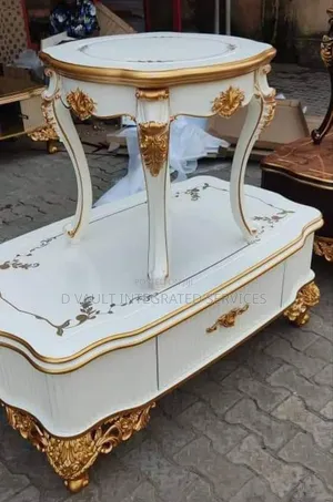 Royal Centre Table With Sides Stools