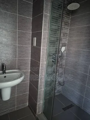 2bdrm Apartment in Lekki Phase 1 for rent